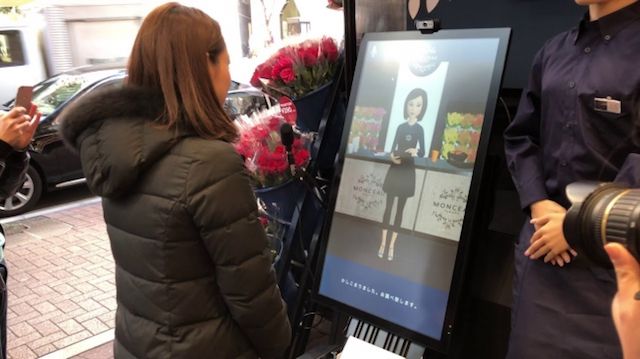 AI店員「エレーヌ」を花屋の店員に
